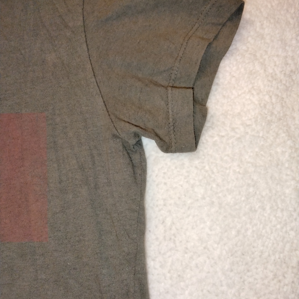 M*A*S*H 4077th Graphic T-Shirt - Picture 3 of 10